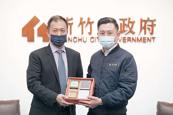 美商英特爾(INTEL)台灣分公司總經理劉景慈今拜會新竹市長林智堅。圖/產業發展處提供