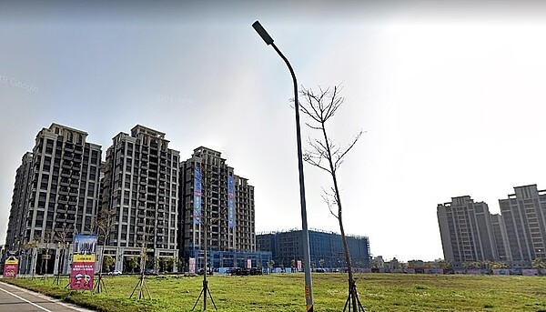 苗栗房市熱區不像去年「瘋狂」了!在地專家:2派人出現 市因為竹北房價已頗高,而頭份的新屋房價「幾乎是竹北的一半」,且開車到竹科也不遠,所以蠻多竹科工程師會到頭份買房。圖/google map