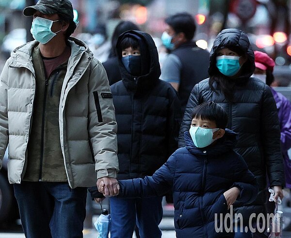 今天各地大多晴朗,各地白天在陽光下或不覺冷,因強輻射冷卻加成,早晚氣溫很低。聯合報系資料照