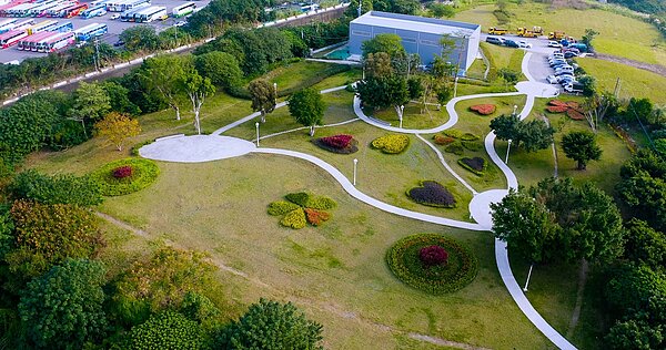 五股垃圾山重新整治後，搖身一變為親子休閒娛樂最佳去處。圖／林口區公所提供