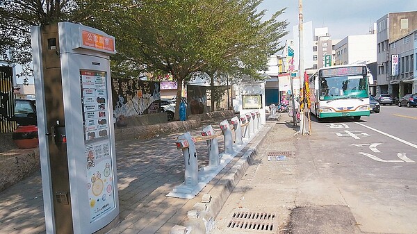 苗栗縣苑裡鎮、通霄鎮、後龍鎮及公館鄉新設20處YouBike站點，預計1月20日通電使用。圖／記者范榮達攝影