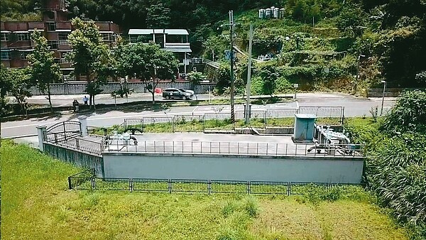 新北水利局過去推動新店粗坑里花園新城社區接飲自來水上山。圖為當地自來水1號池。圖／新北水利局提供