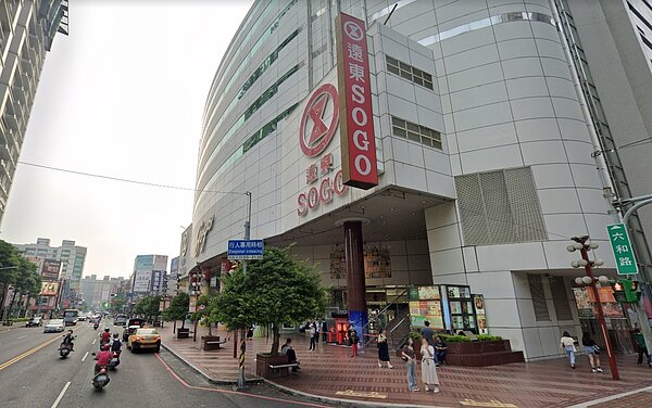 中壢的海華特區雖然有指標百貨,但不少網友認為周邊商圈確實正在沒落中。圖/取自Google maps