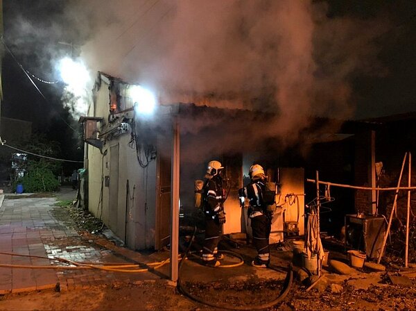 桃園市大園區住宅火警造成兩位長者死亡。記者鄭國樑／翻攝