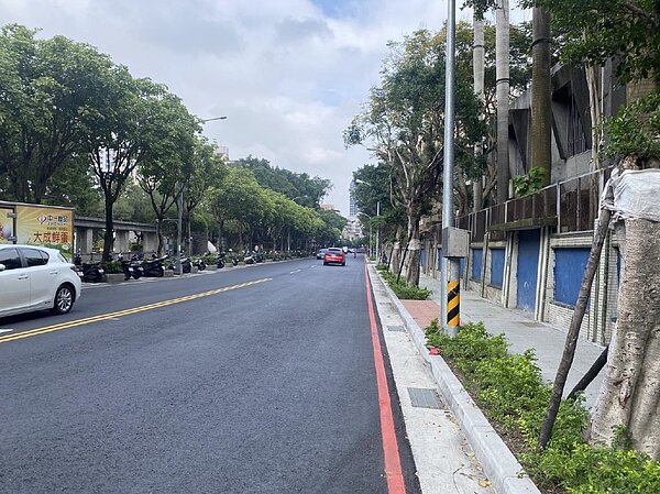 大學學測1月21日登場,新北部分考場周邊紅線可臨停接送。圖/新北市交通局提供