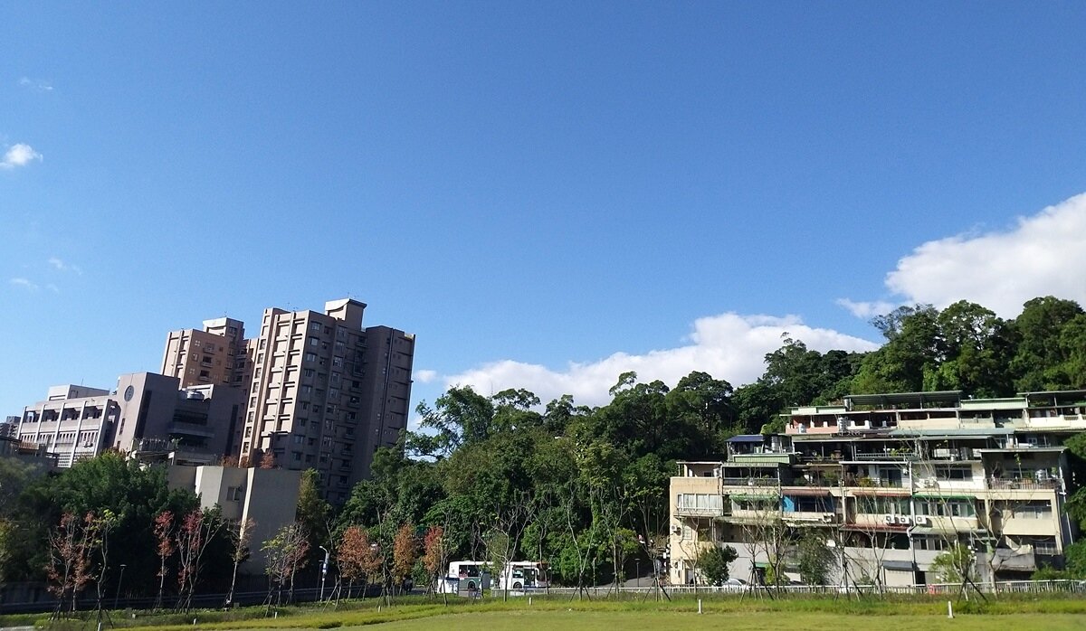 普遍民眾仍認為今年房市還是「價量齊揚」走勢,學者建議,政府應該積極研擬相關政策,尤其可考慮「追查購買房地產的資金來源,列入打炒房的重點之一」。圖/好房網News記者林和謙攝