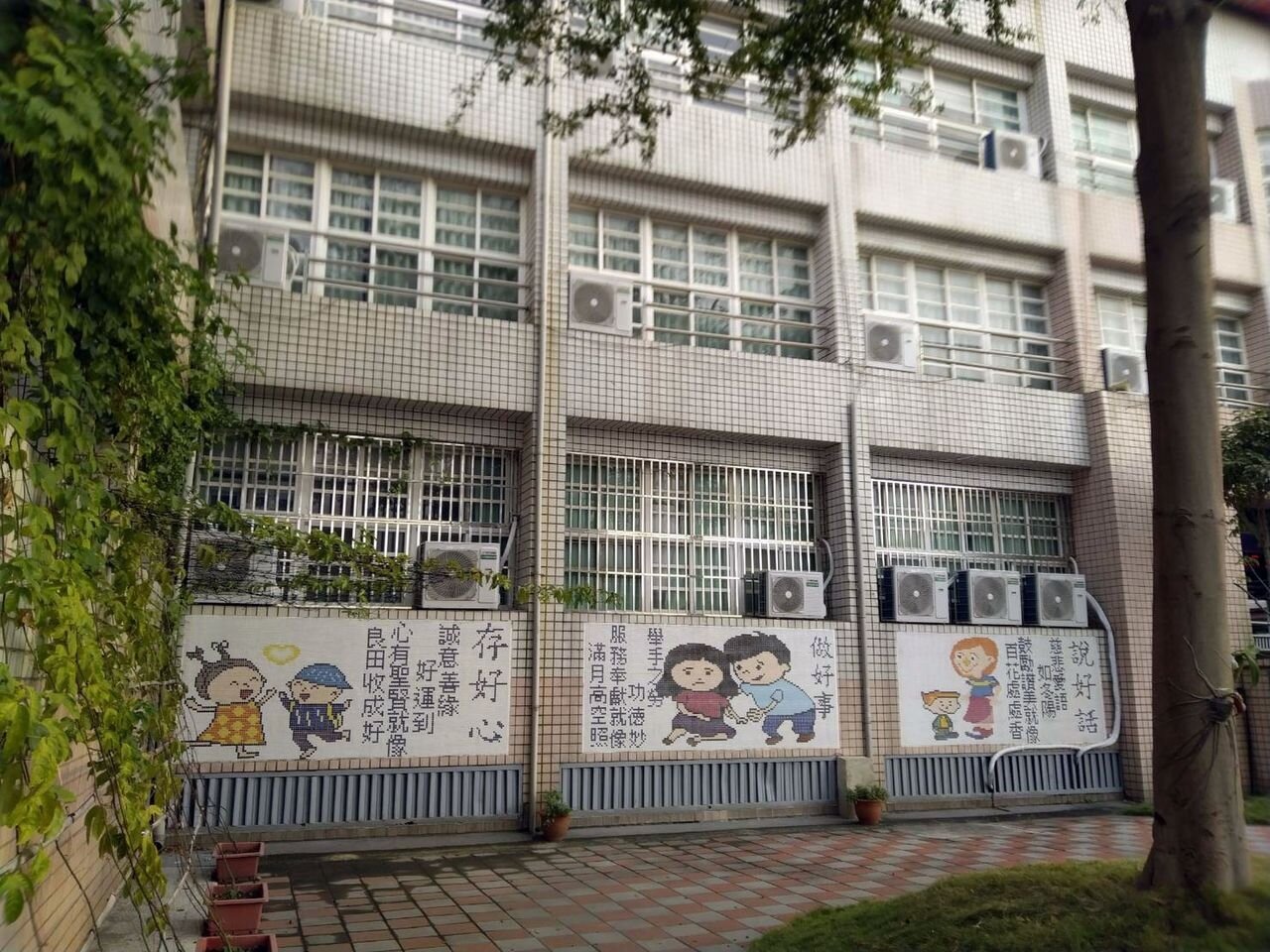 高雄仁武區竹後國小全校僅52名學生,卻有80部冷氣,被疑資源配置不公。記者王昭月/攝影