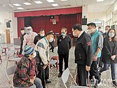 疫情燒BNT打氣弱　鄭文燦：確診不多代表社區足跡控制