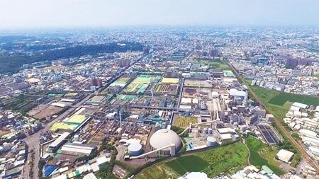 彰化市東區開發要採區段徵收或市地重劃，因地主意見分歧讓縣府遲遲無法推動；縣府改採分區、分階段開發獲內政部同意。較沒爭議的台化廠區案，預估農曆年前就能送內政部都委會審議。（本報資料照片）