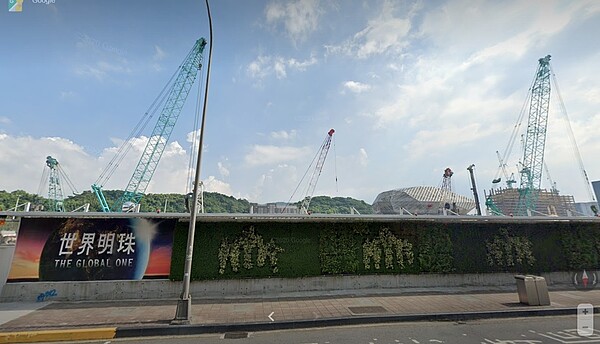 台北市南港區指標都更案「世界明珠」累計揭露150戶,總銷售金額達294億元,單坪開價最高為175萬元,不僅再度刷新區域房價,甚至一舉超越內湖、士林的最高單價。圖/截自Google Maps