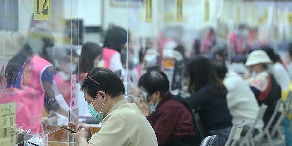 營收淨額年減逾三成,營所稅可打八折,近60萬家企業受惠。圖/中時電子報資料照片