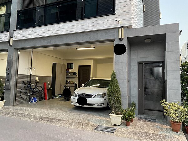 原PO表示,邊間透天採光好。圖/取自PTT