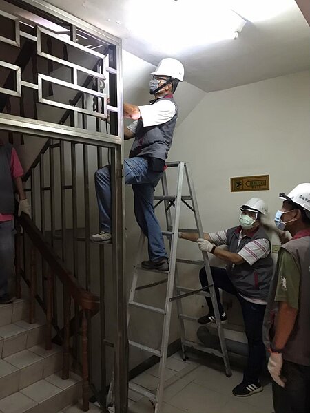 城中城大火過後,高市清查全市1099棟20年以上老舊大樓,排除978棟逃生障礙。圖/高市工務局提供