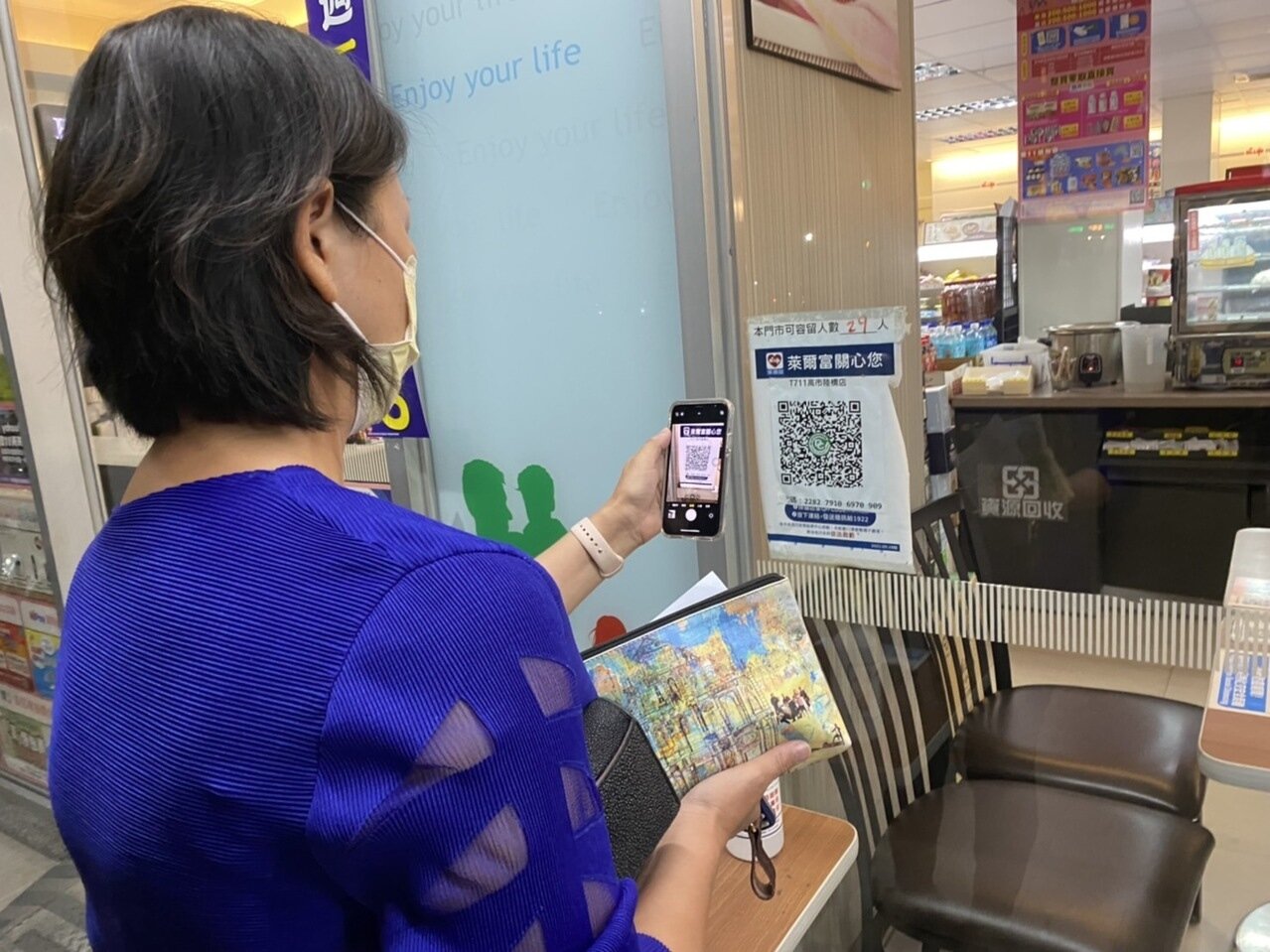 簡訊實聯制從2020年5月疫情爆發後推動至今,每逢疫情趨緩,就會出現存廢聲音。圖/聯合報系資料照片