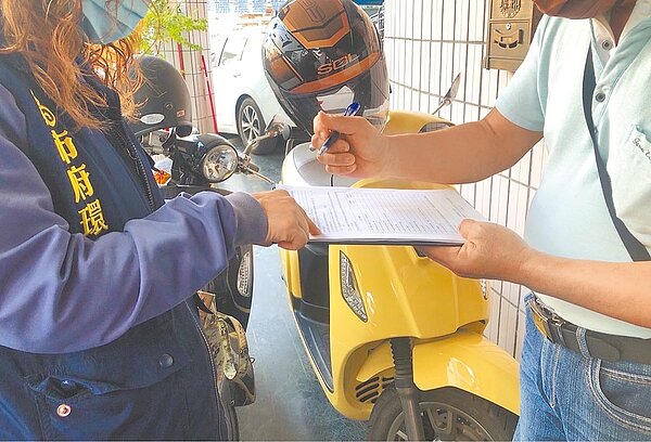 高市府環保局針對轄內焚化廠篩選約8000筆事業單位廢棄物網路申報資料,竟查出至少有300筆資料申報不符。圖/高市府環保局提供