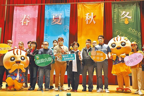 本土疫情延燒,屏縣府23日召開「屏東多一度」遊程推廣記者會,不少觀光業者出席讚聲,都稱對春節商機有信心。(謝佳潾攝)