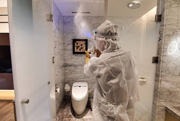 高雄確診案例激增,酒店加強環境清消,守護消費者安全。圖/高雄萬豪酒店提供