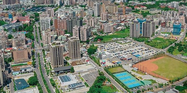 因購地成本都大幅增加,加上原物料上漲及缺工的問題,新北市八大重劃區預售屋房價再創新高。圖為土城區除暫緩重劃區。圖/中時電子報資料照片