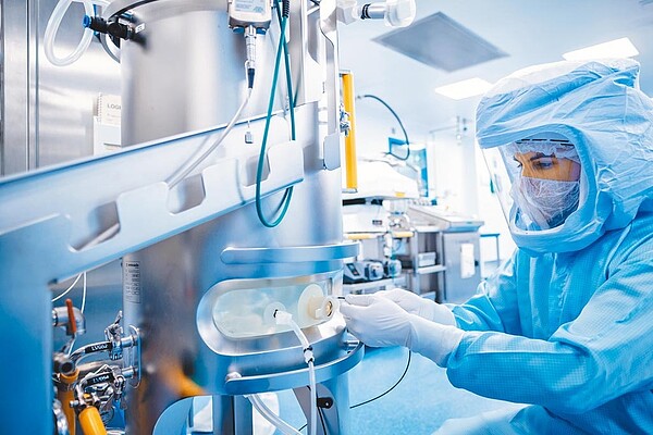 美國輝瑞執行長博爾拉表示,輝瑞最快3月就能準備好重新設計出對抗Omicron病毒的次世代疫苗,並申請許可量產。圖為德國生技公司BioNTech位於德國馬堡(Marburg)的疫苗生產基地/BioNTech提供