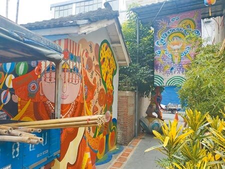 雲林縣北港鎮巷弄燈會照常舉行,呼籲民眾保持安全距離。(張朝欣攝)