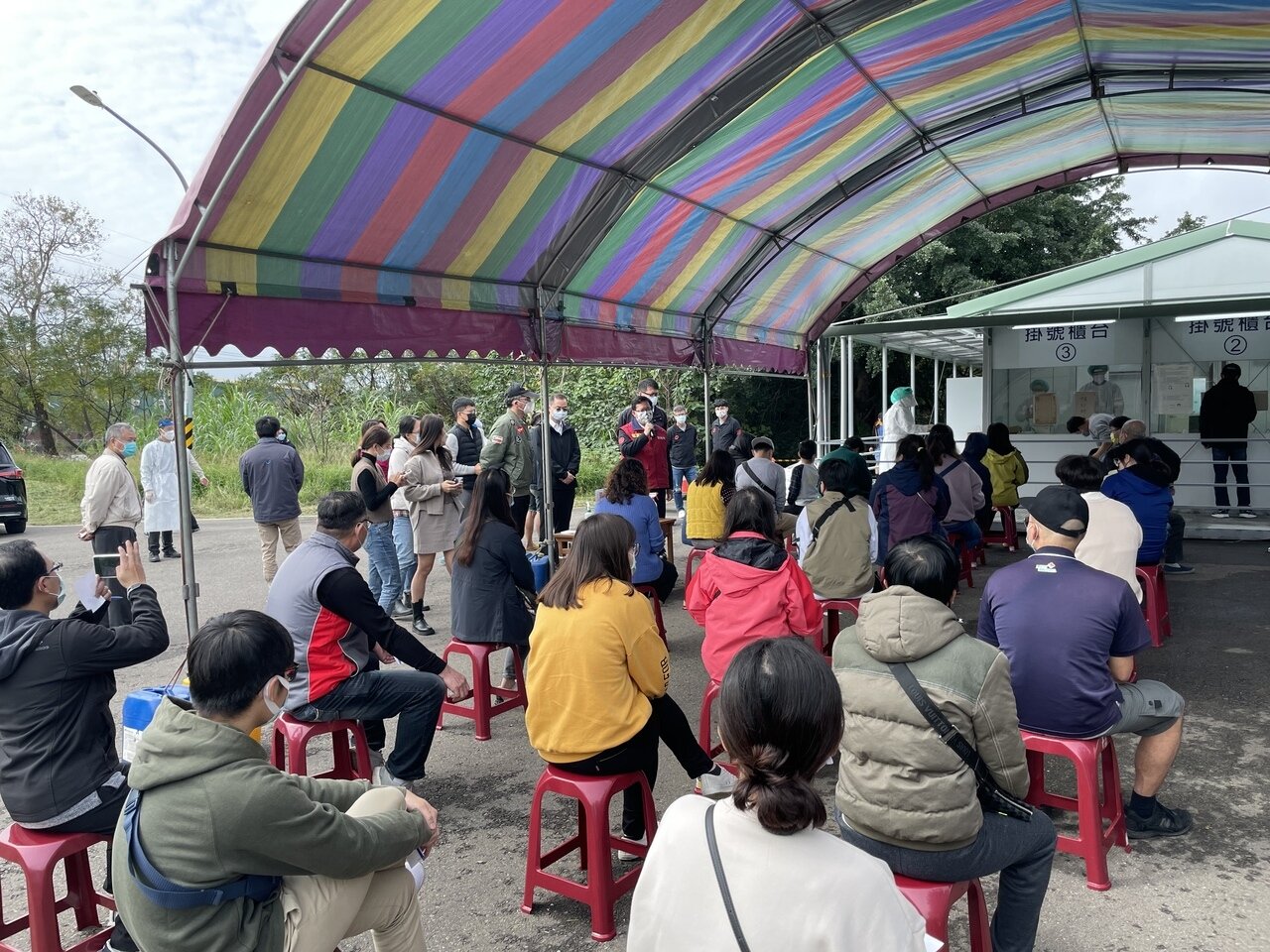 東溪路社區採檢站昨天上午開放民眾篩檢。記者楊湛華/攝影