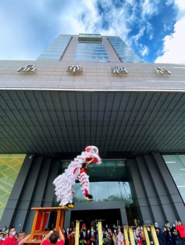台北晶華大年初一中午十二點將於酒店大門口安排「祥獅獻瑞」表演。圖／晶華酒店提供
