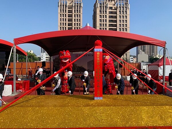 三民區中都重劃區除了新都社宅,國家住都中心也興建美都安居社宅。圖/高雄市政府提供