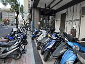 高市放寬騎樓停機車　紓解亂象