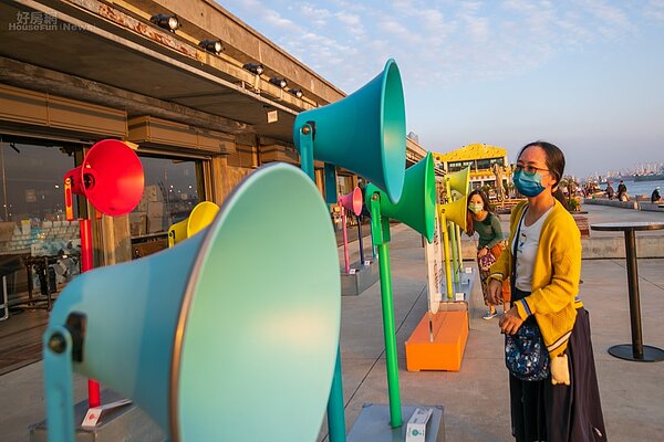 造型獨特的聲音裝置,用語音為觀眾導覽12組“好點子獎”作品。圖片/台北文創提供