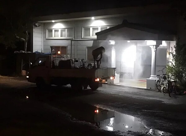 竹北卡拉OK有確診者前往消費,更停留5小時,昨晚緊急進行消毒。圖/聯合報