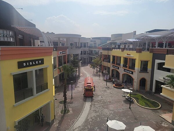 新光三越首度跨足Outlet的skm park，搶在農曆過年前，將在明（26）日試營運，輕奢名品Boss、Coach、Max Mara等皆是南台最大outlet。記者何秀玲／攝影