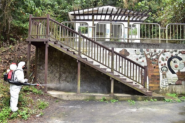 新田登山步道環境設施加強清潔及消毒。圖/台中市政府提供