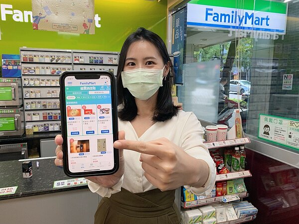 全家便利商店本期統一發票共開出2組千萬特別獎、5組20萬元頭獎,還有3組雲端發票專屬百萬元獎。圖/全家便利商店提供