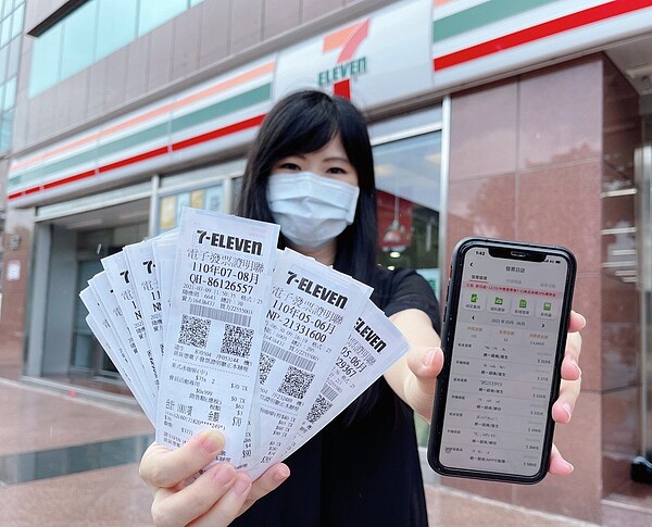 使用OPEN POINT App存取發票對獎超方便,持中獎發票到7-ELEVEN兌獎還有加碼活動。圖/7-ELEVEN提供