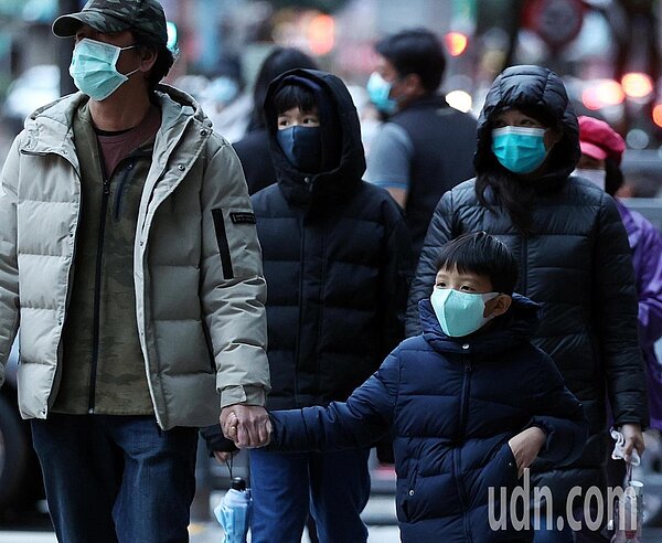 南方低壓及鋒面通過後,周六是冷空氣接近的時候,各地也將逐步轉乾,但預期將快速的降溫,這波最低溫時間點會在周日晚間到下周一清晨。聯合報系資料照