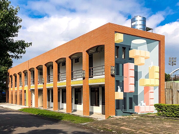 板橋435新月紅樓全新打卡點《Tetris俄羅斯方塊3D彩繪牆》,邀大家春節來大拍美照。圖/新北市政府提供