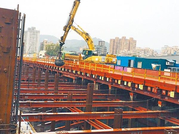 捷運樹林線重新招標,增加65億元預算,3月結標。圖為萬大中和線施工情形。圖/新北市捷運局提供