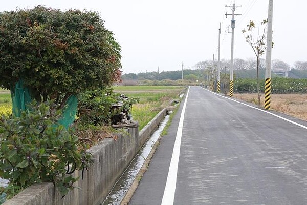 台南市長黃偉哲視察地點位於後壁農地重劃區東西24路、25路及26路。圖／台南市政府提供
