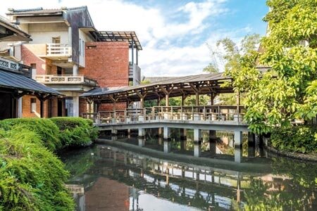 整區客房坐落於冬山河畔,左擁傳統藝術的文化陶冶、右擁蘭陽平原的好山好水,於此慢享充實的深度傳藝假期。圖∕煙波國際觀光集團