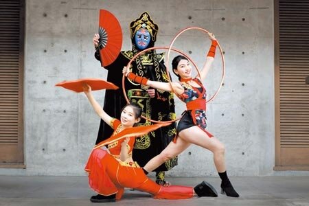 周五、六限定的「百戲大觀園」,魔幻多變的表演項目及演出讓人嘖嘖稱奇,搭配東方韻味的傳統服裝及表演道具,讓旅人感受難得的五感饗宴。圖∕煙波國際觀光集團