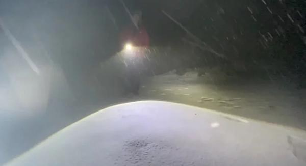 玉山下雪了。圖／氣象局提供