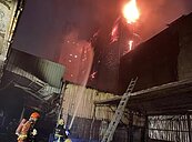 大火吞噬新莊3廠房　毀300坪幸無人傷