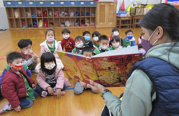 新北公共化幼兒園開辦課後留園，除了在學期間提供服務外，寒暑假也有。圖／新北教育局提供
