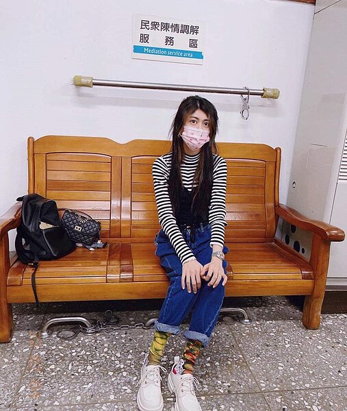 白痴公主到警局報案。圖/摘自臉書