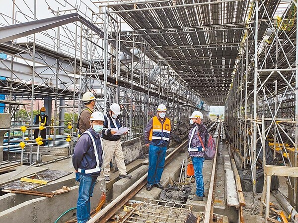 安坑輕軌進度近87％，最快年底可完工通車。（新北捷運局提供／葉德正新北傳真）