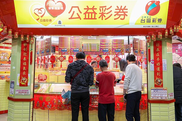 台彩表示，今晚開獎的大樂透頭獎2連摃，頭獎彩池累積金額1.13億元累入次期，明天開工日大樂透頭獎預估上看1.6億元。 聯合報系資料照片／記者季相儒攝影