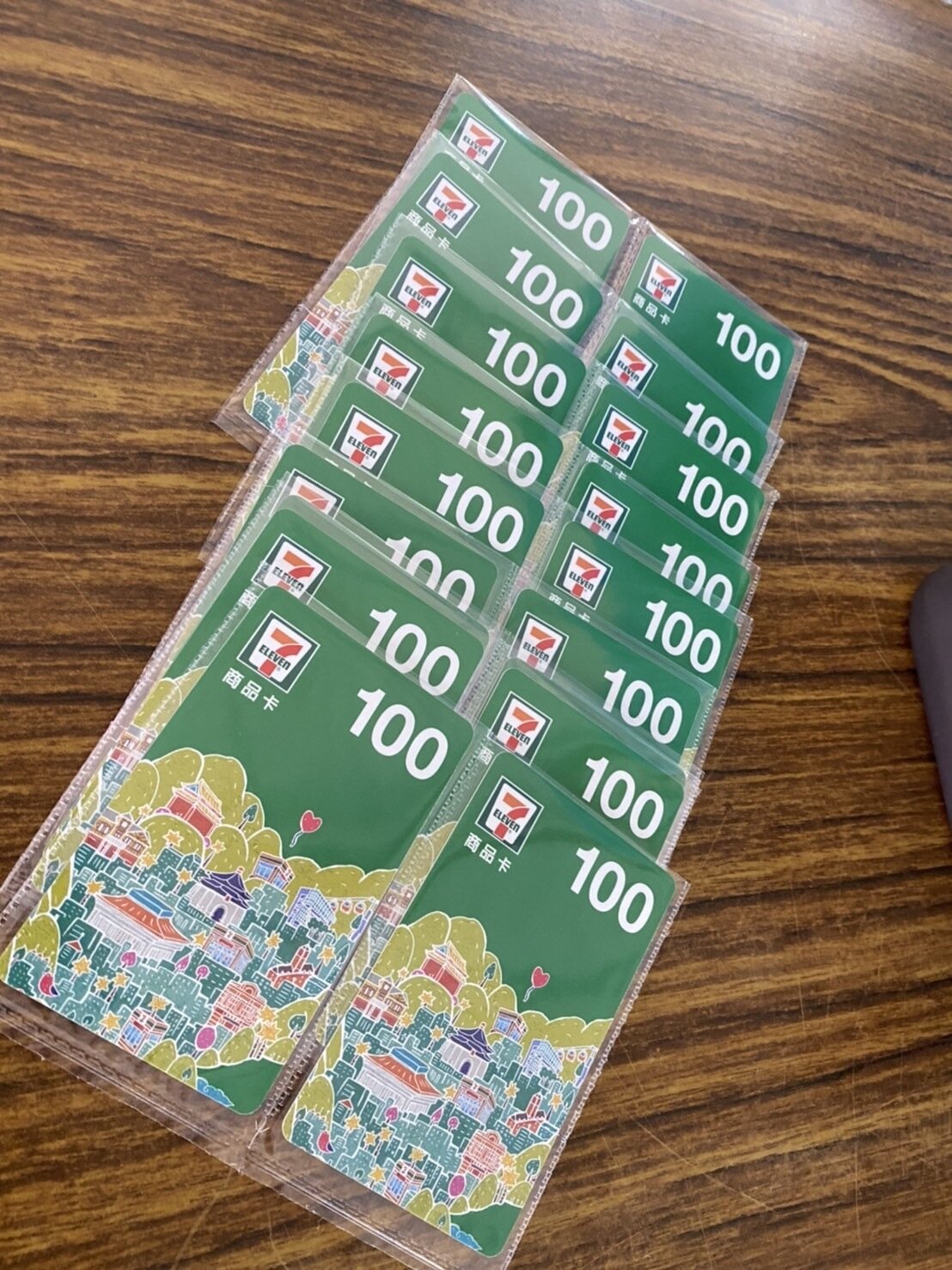 高雄在春節期間持續開設社區接種站,接種第1、2劑疫苗者,可獲200元超商禮物卡。記者陳弘逸/攝影