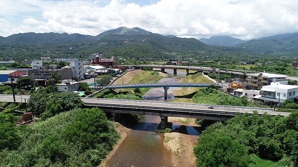 新北市金山區磺溪四十號橋齡高達50年，市府將從9日起封閉橋梁施工。圖／新北工務局提供