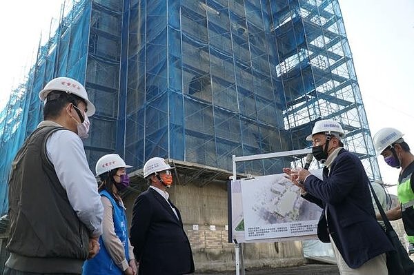 Re: [討論] 來看看鑲金的16億關埔國小