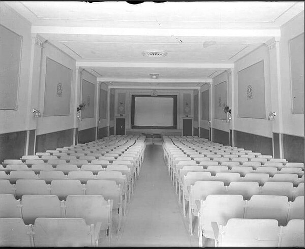 百年建築曾是電影院。圖／取自 Okanogan County Historical Society